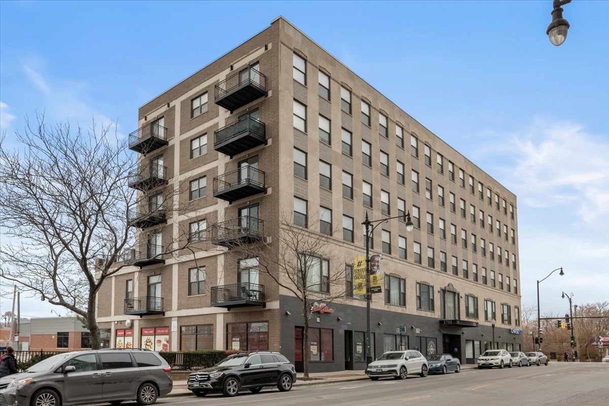 1791 W Howard Street Unit: 405