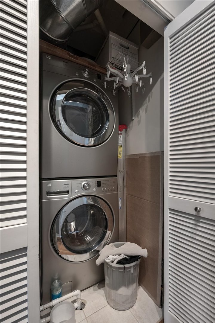 1791 W Howard Street Unit: 405