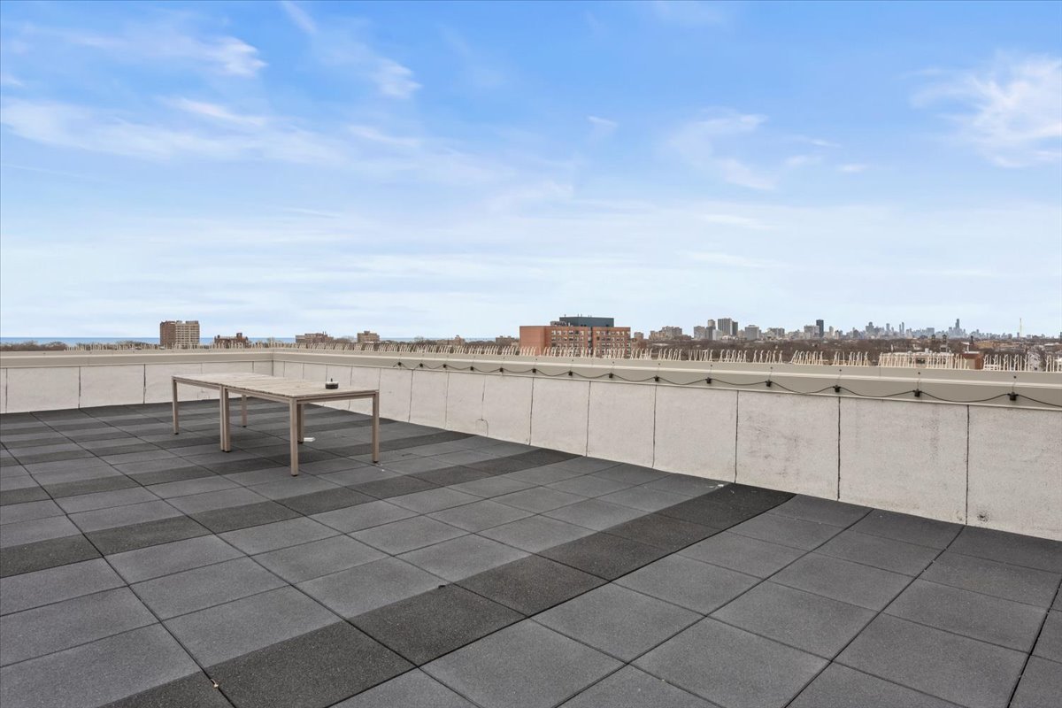 1791 W Howard Street Unit: 405