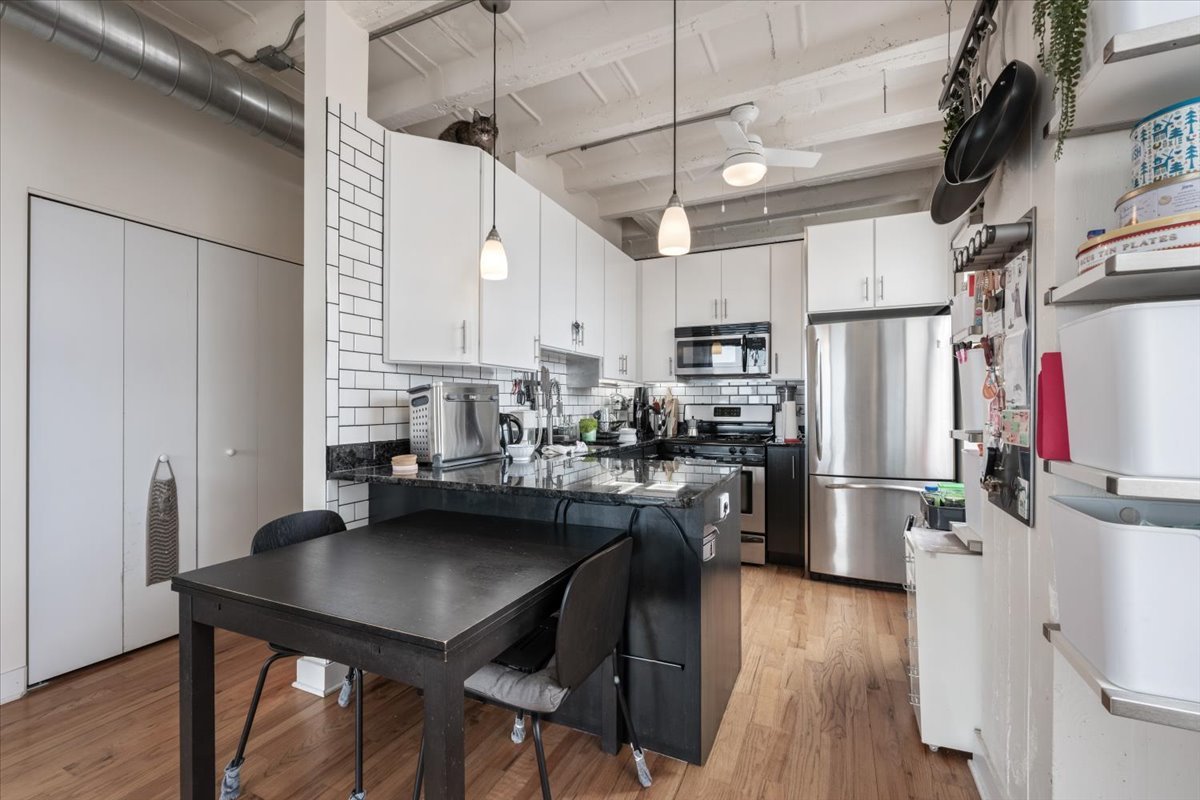 1791 W Howard Street Unit: 405