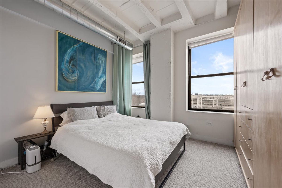 1791 W Howard Street Unit: 405