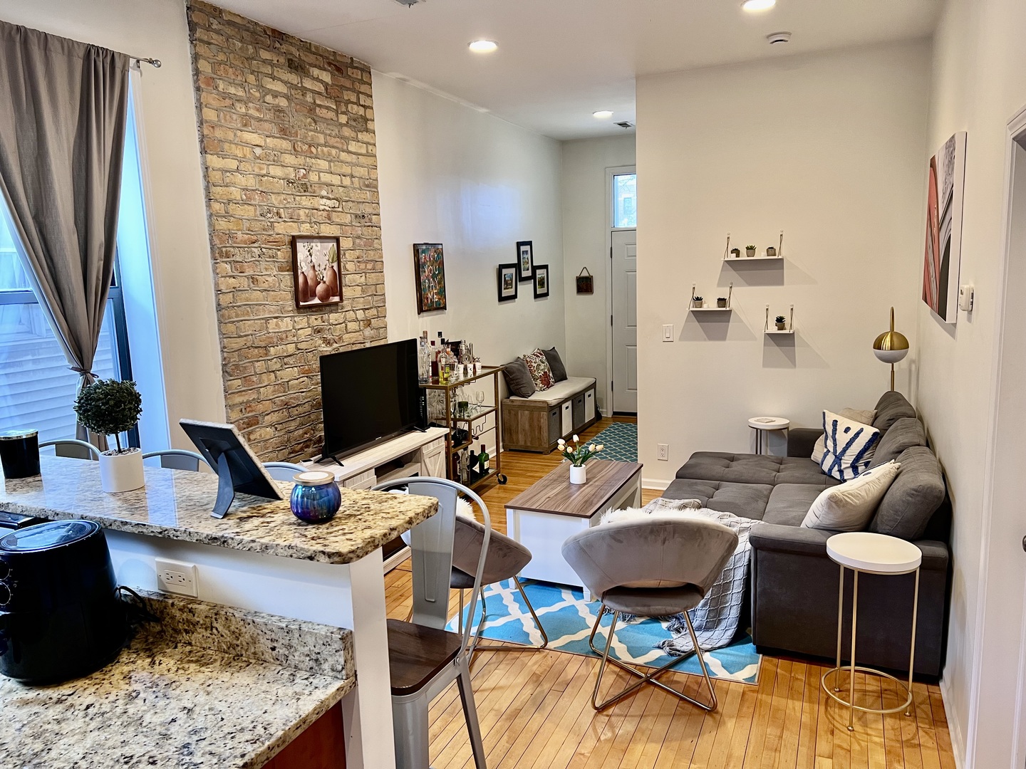 1421 W HURON Street Unit: 2R