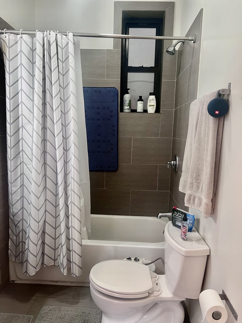 1421 W HURON Street Unit: 2R