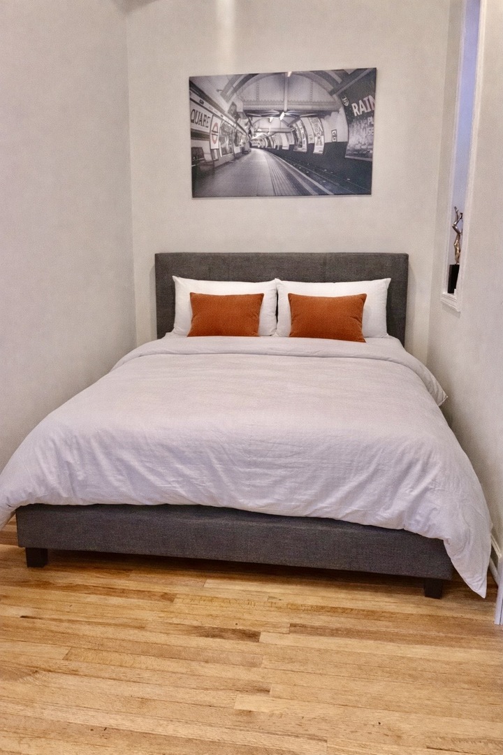1421 W HURON Street Unit: 2R