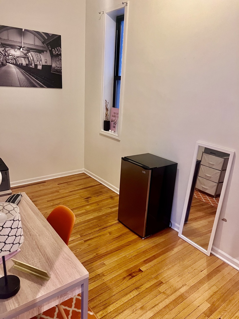 1421 W HURON Street Unit: 2R