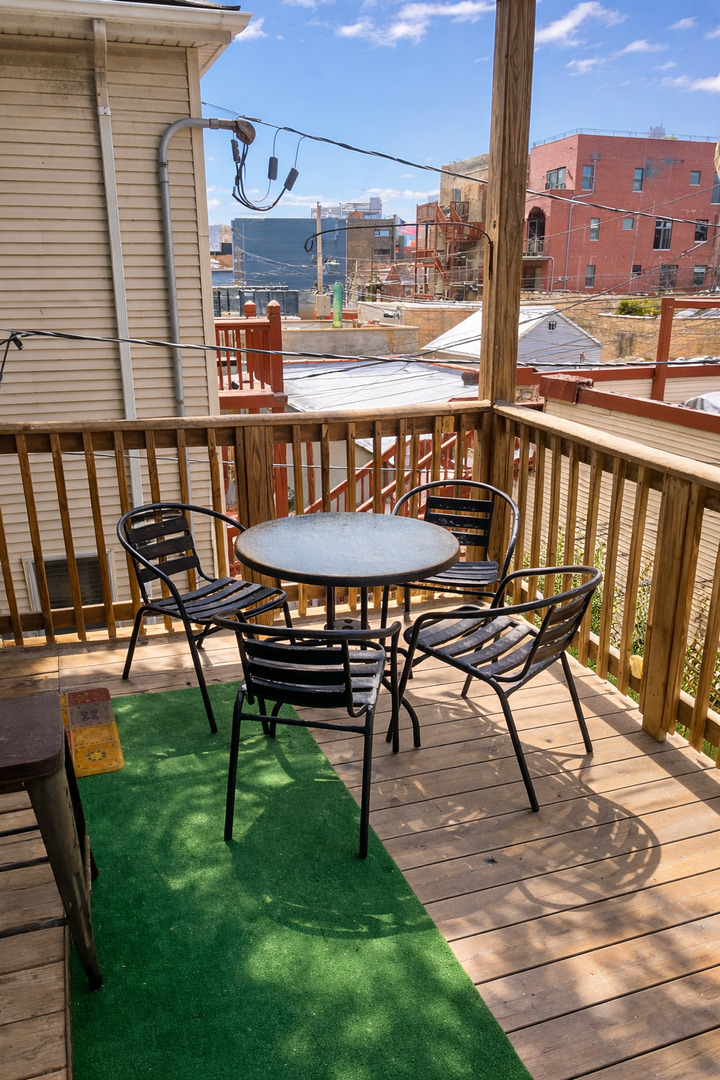 1421 W HURON Street Unit: 2R
