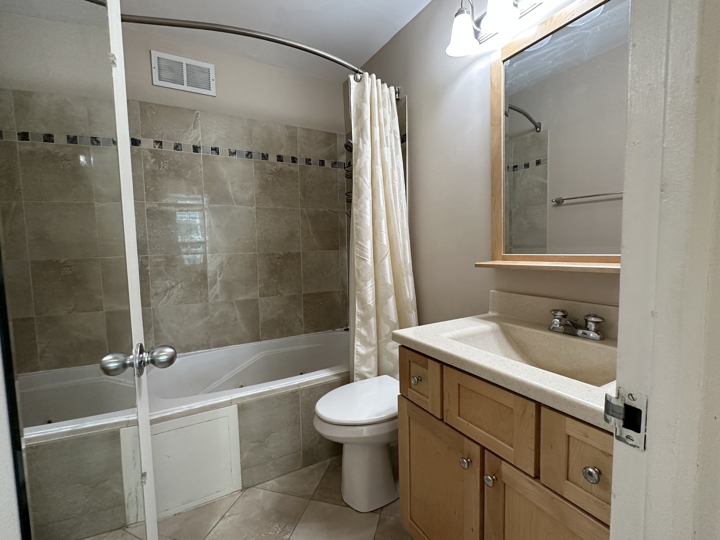 3600 N Lake Shore Drive Unit: 1504