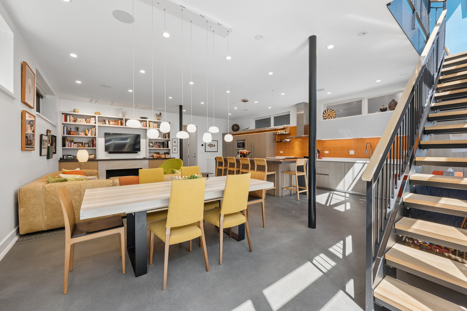 5945 N Magnolia Avenue Unit: 101