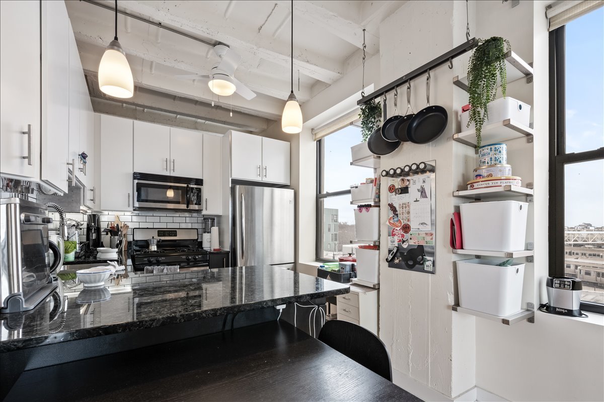 1791 W Howard Street Unit: 405