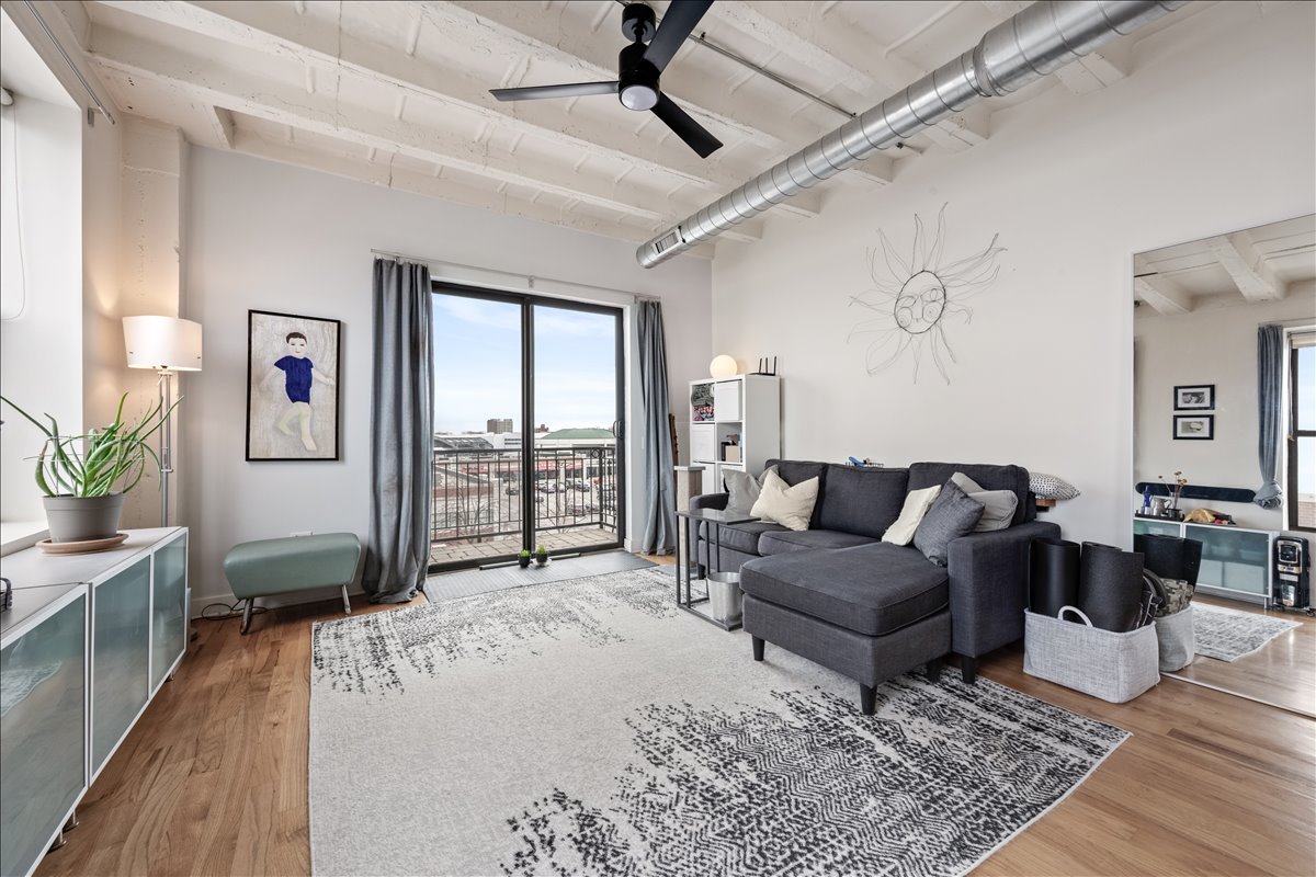 1791 W Howard Street Unit: 405