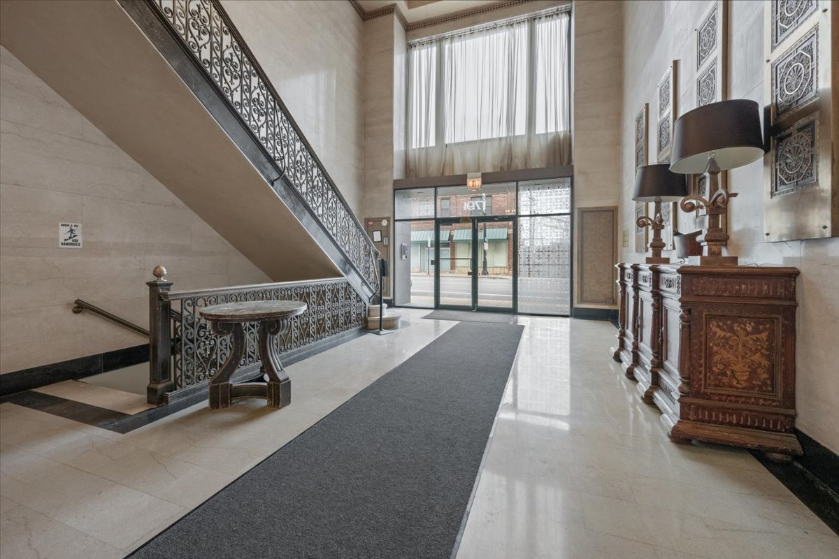 1791 W Howard Street Unit: 405