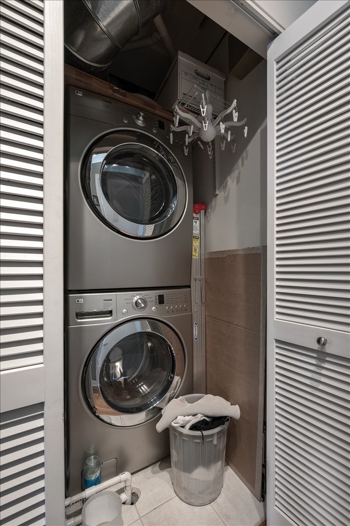 1791 W Howard Street Unit: 405