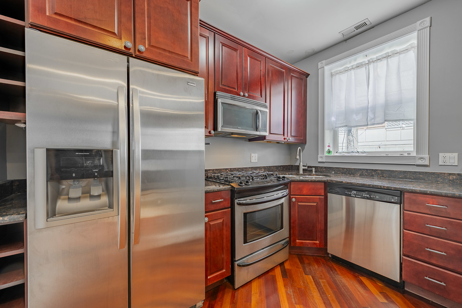 906 W Winona Street Unit: 1N
