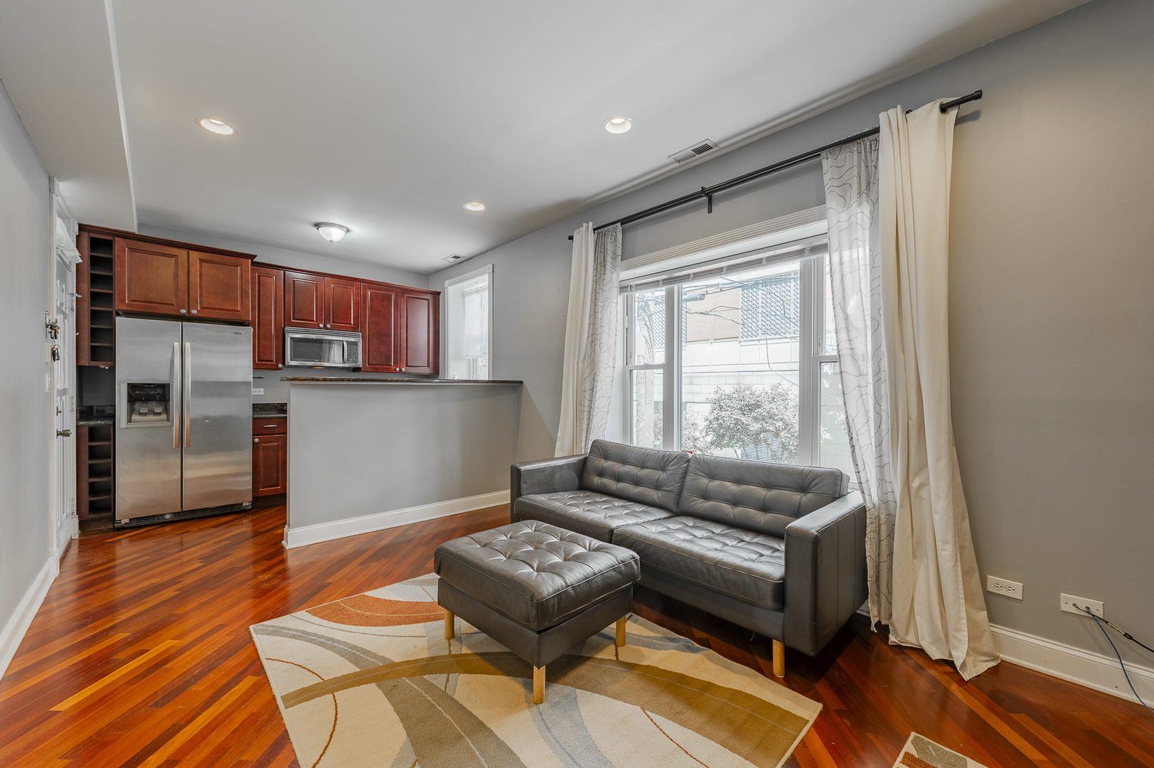 906 W Winona Street Unit: 1N