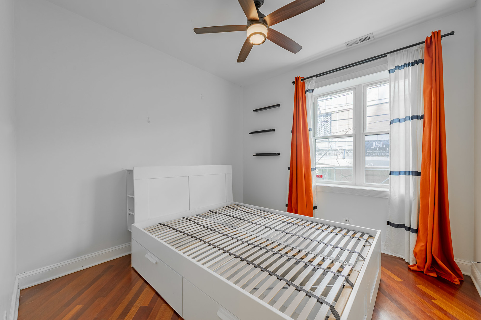 906 W Winona Street Unit: 1N
