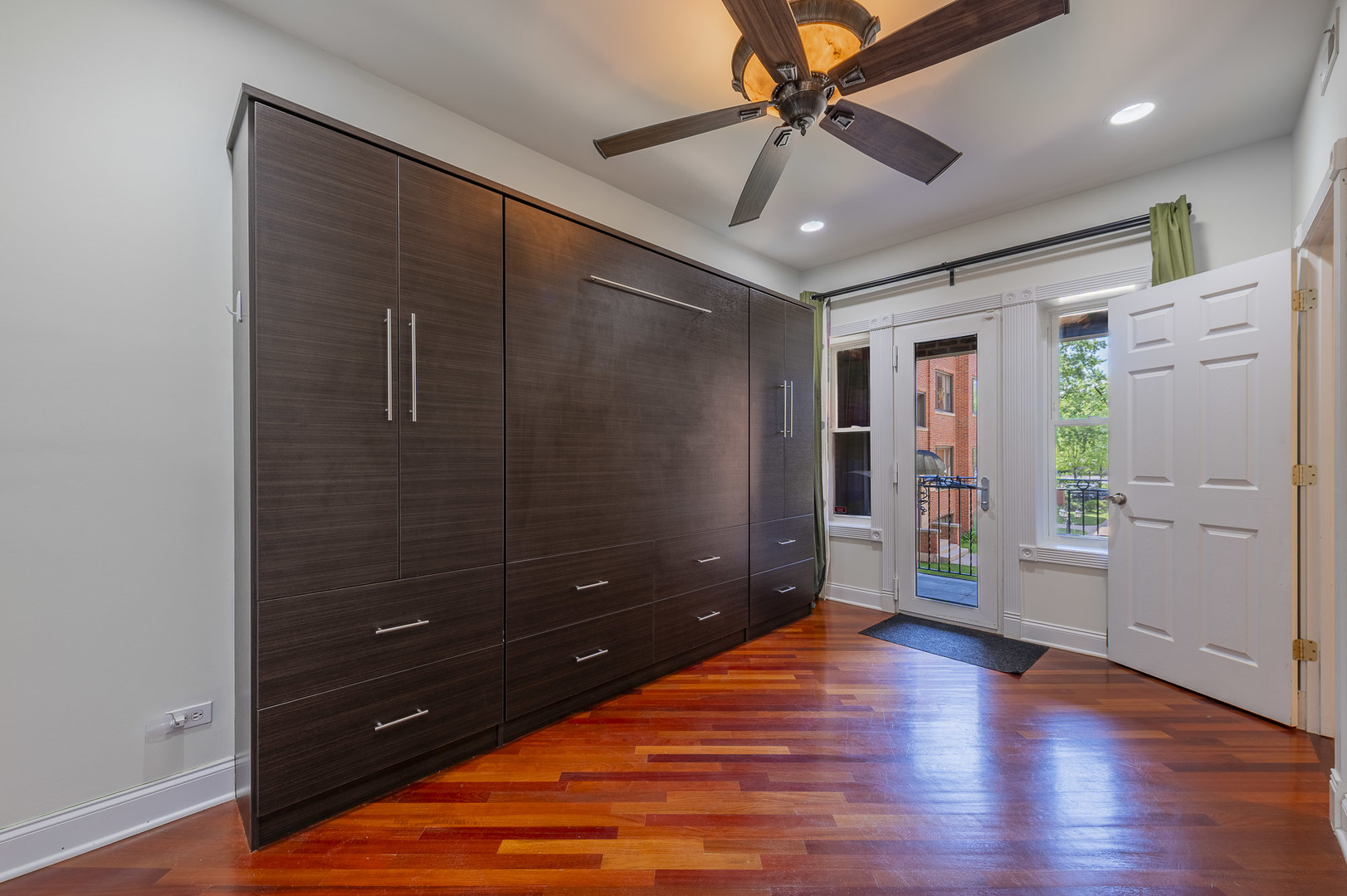 906 W Winona Street Unit: 1N