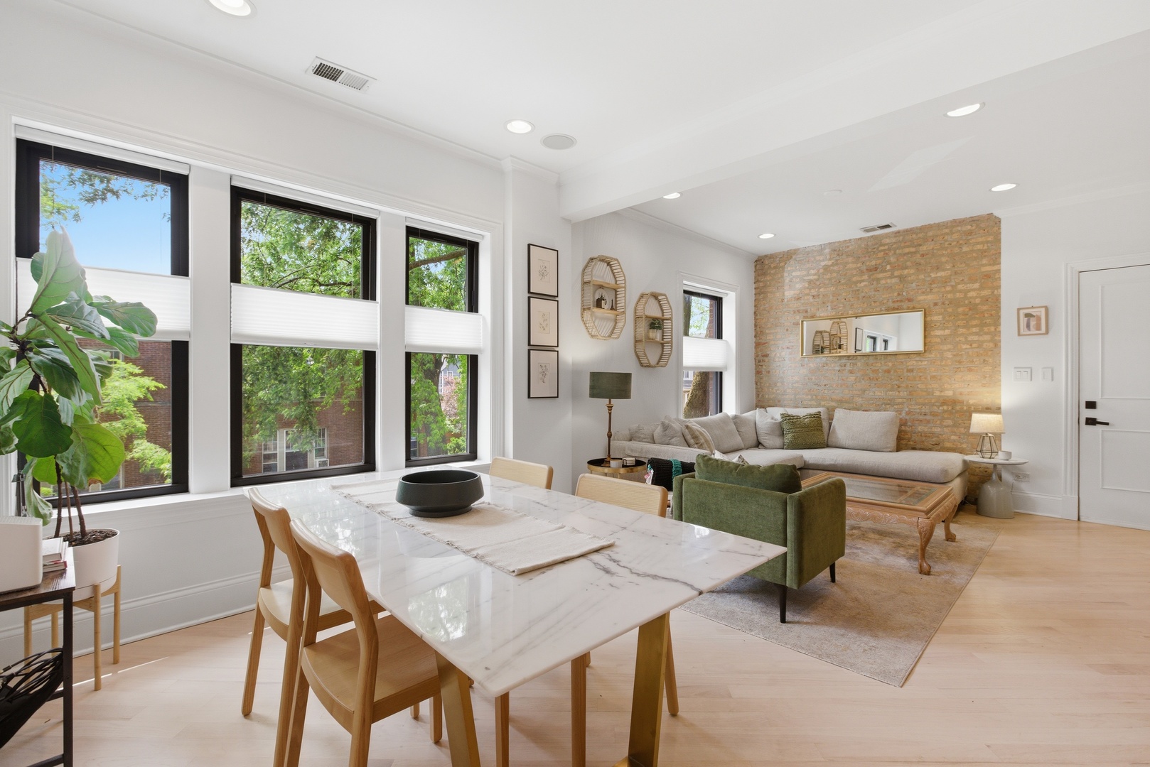 1700 W Summerdale Avenue Unit: 2
