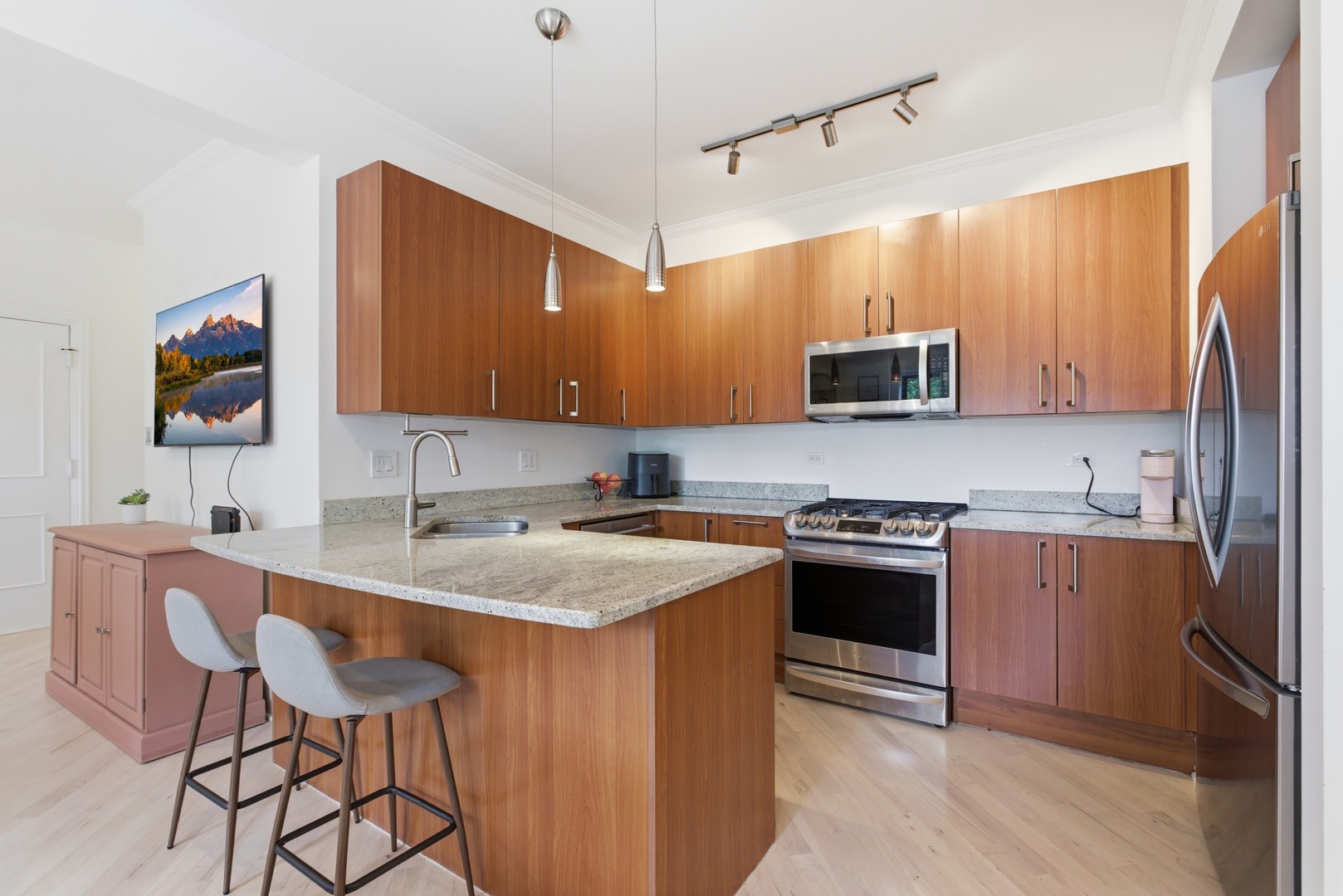 1700 W Summerdale Avenue Unit: 2