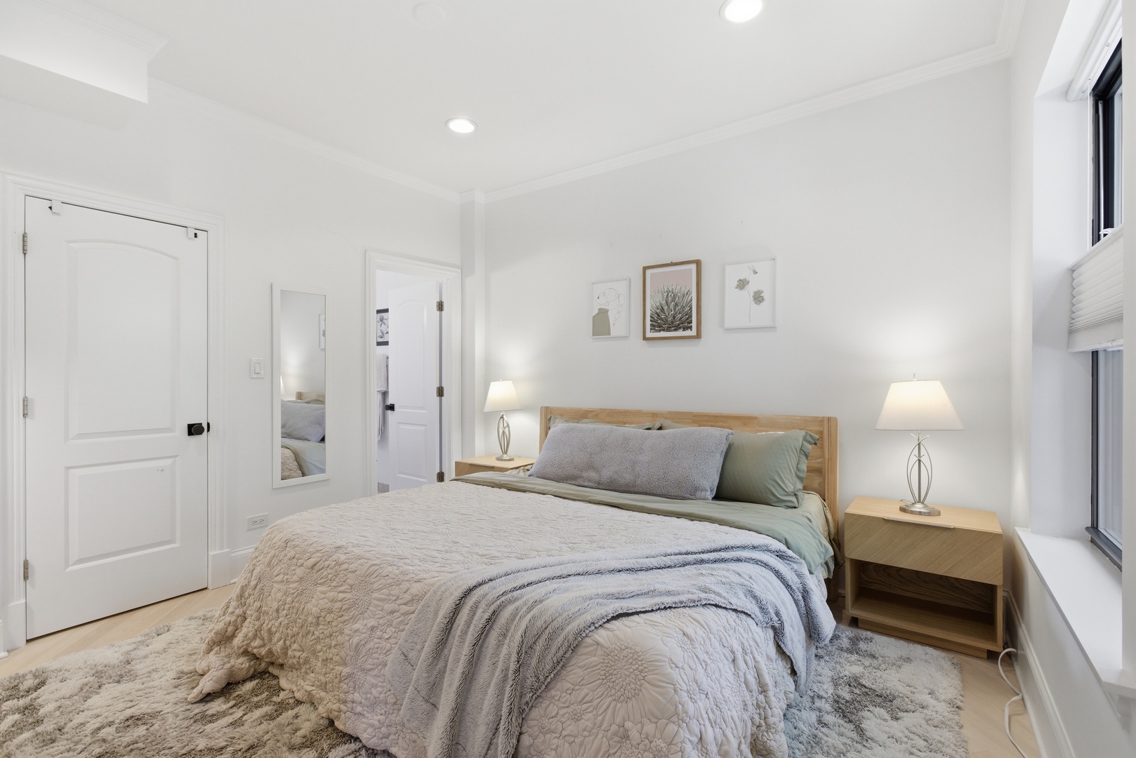 1700 W Summerdale Avenue Unit: 2