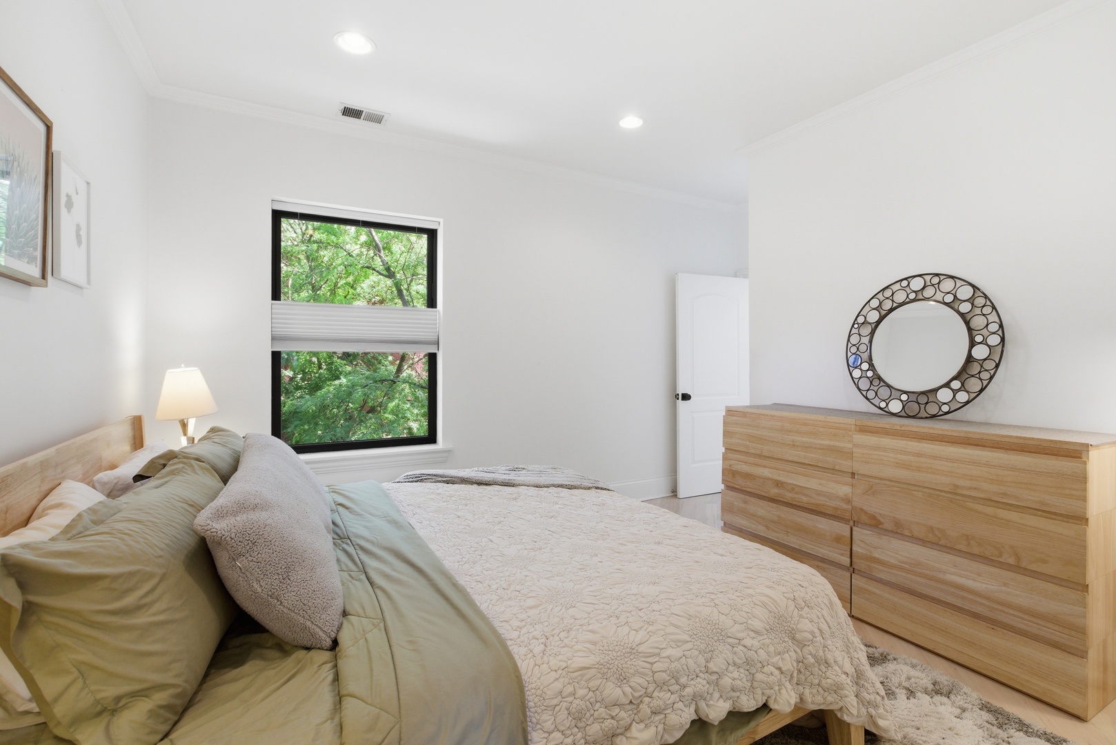 1700 W Summerdale Avenue Unit: 2