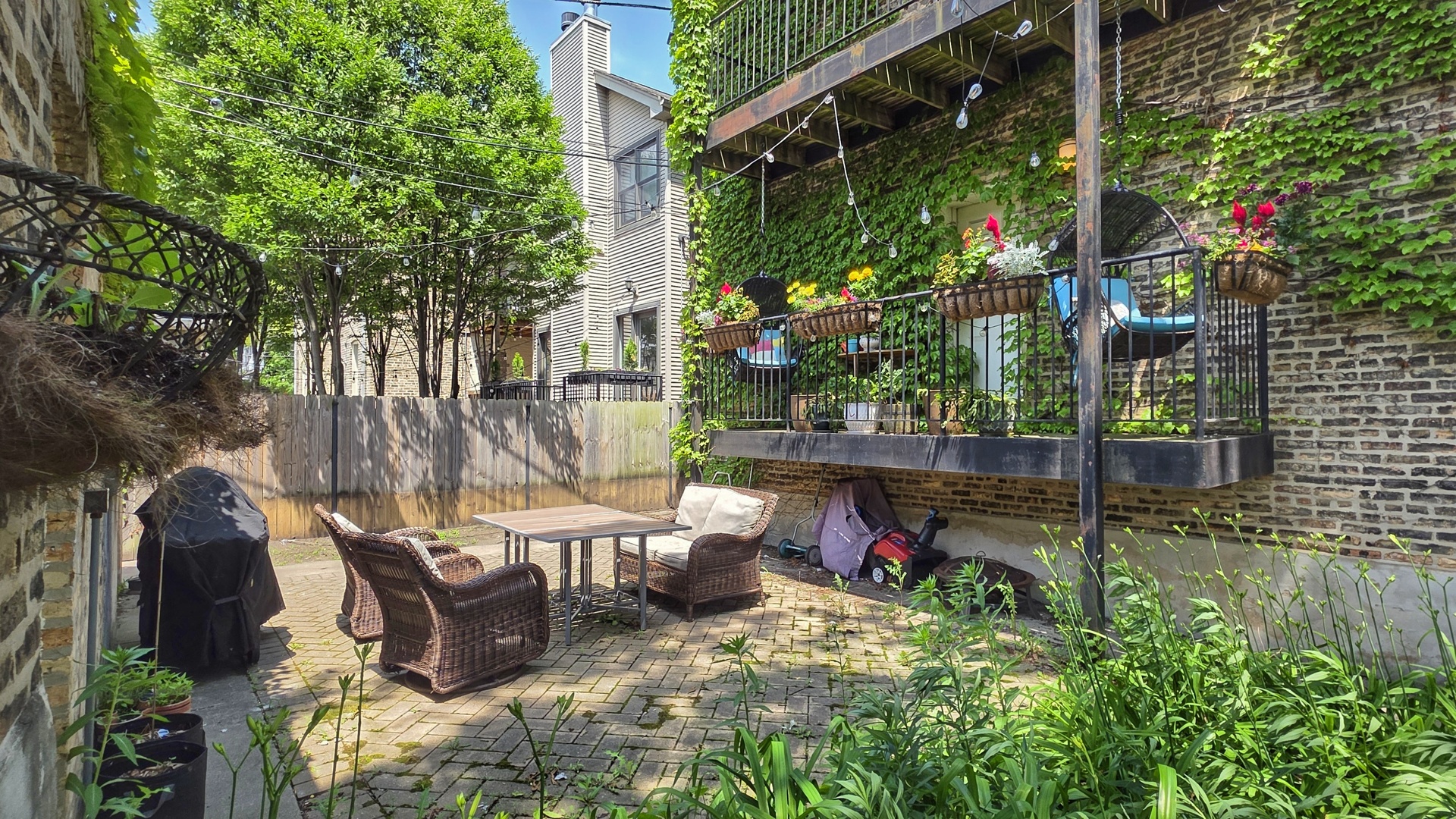 1700 W Summerdale Avenue Unit: 2