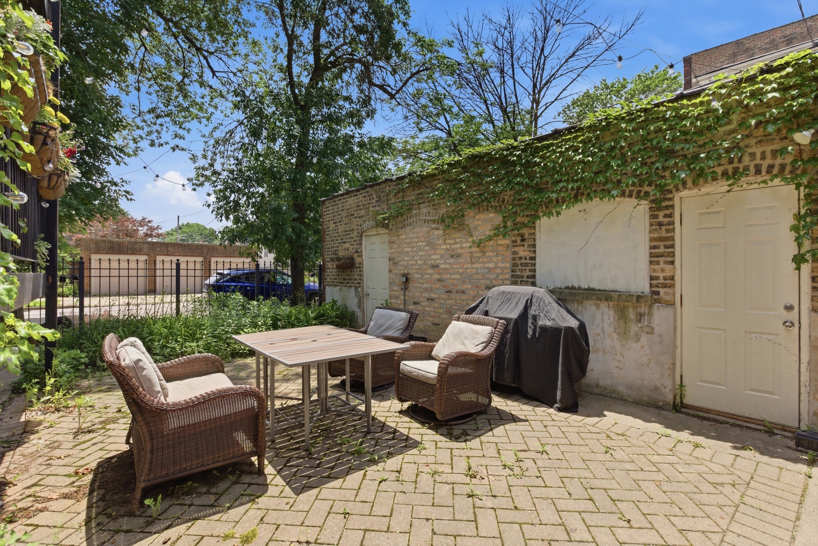 1700 W Summerdale Avenue Unit: 2