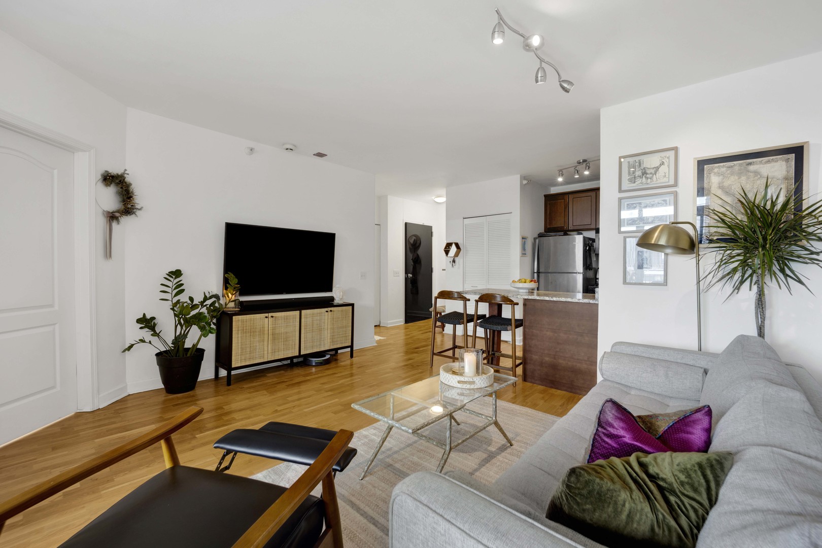 125 S Jefferson Street Unit: 601