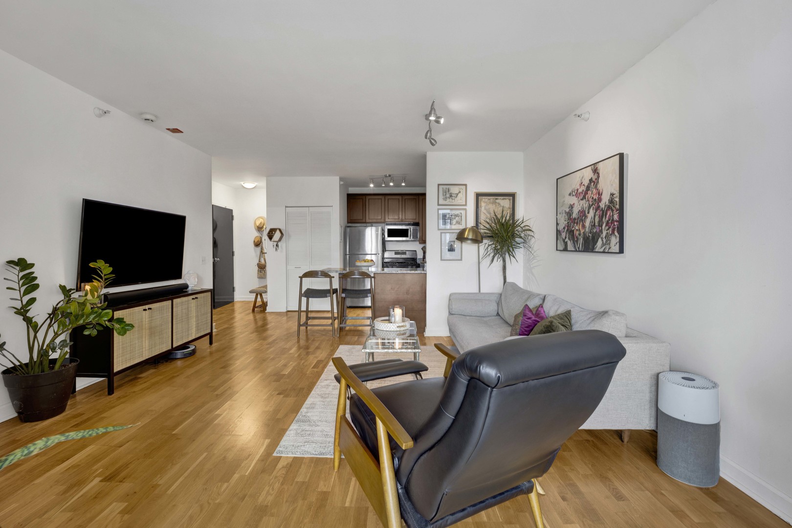 125 S Jefferson Street Unit: 601