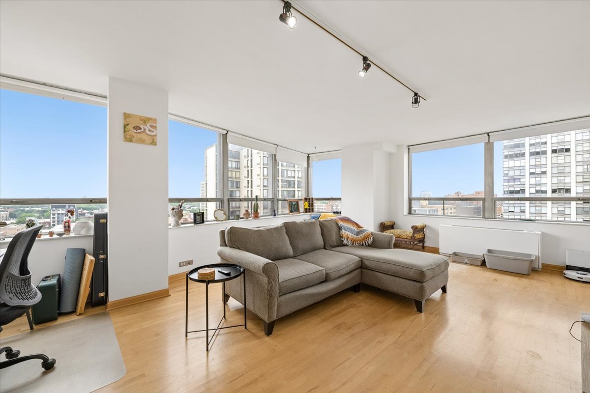 5701 N Sheridan Road Unit: 12B
