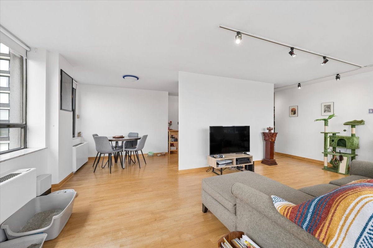 5701 N Sheridan Road Unit: 12B