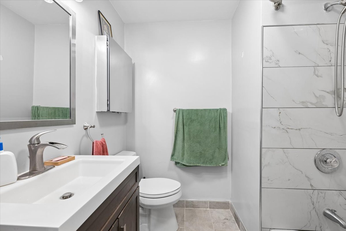 5701 N Sheridan Road Unit: 12B