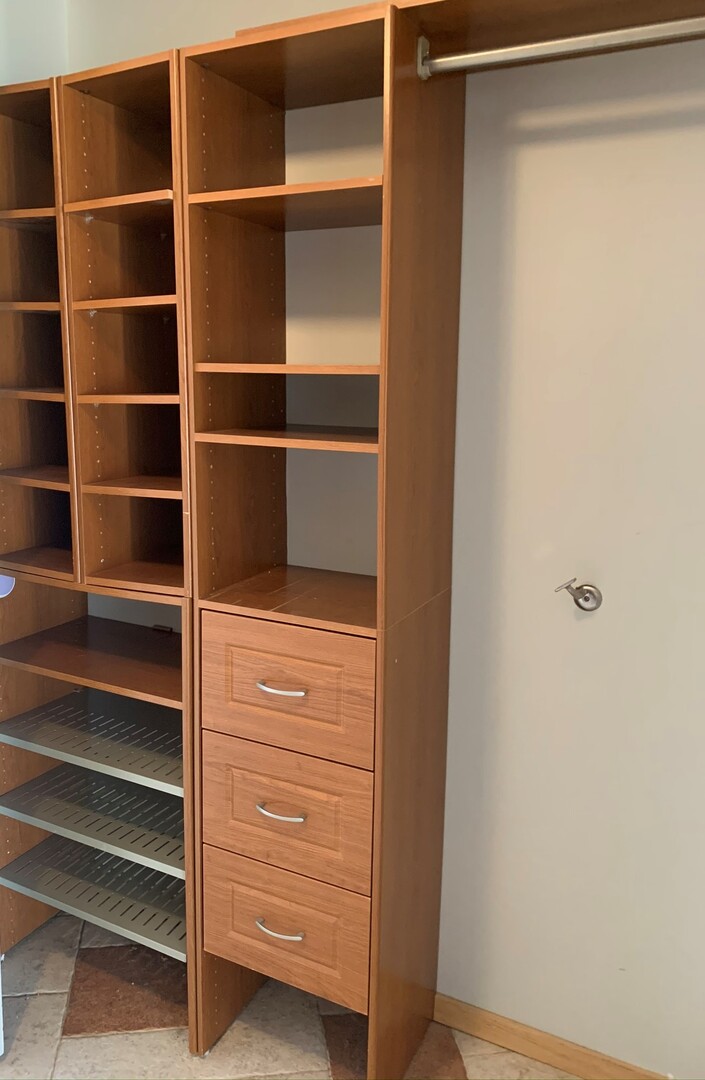 4343 N CLARENDON Avenue Unit: 1711