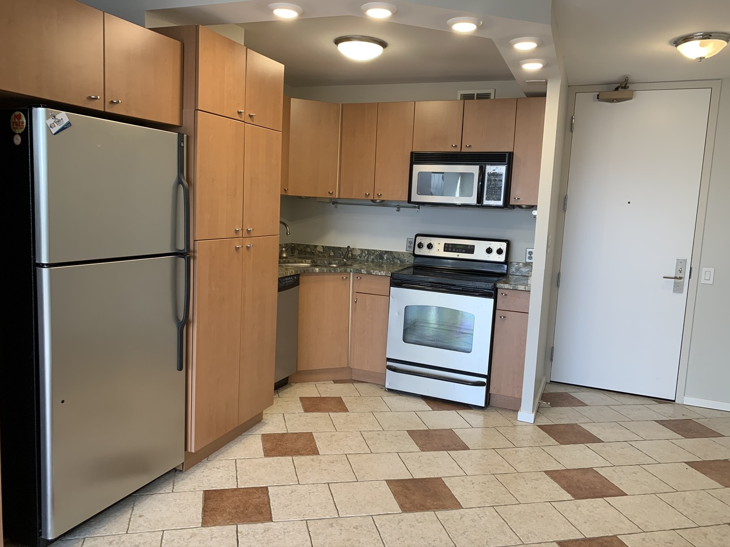 4343 N CLARENDON Avenue Unit: 1711