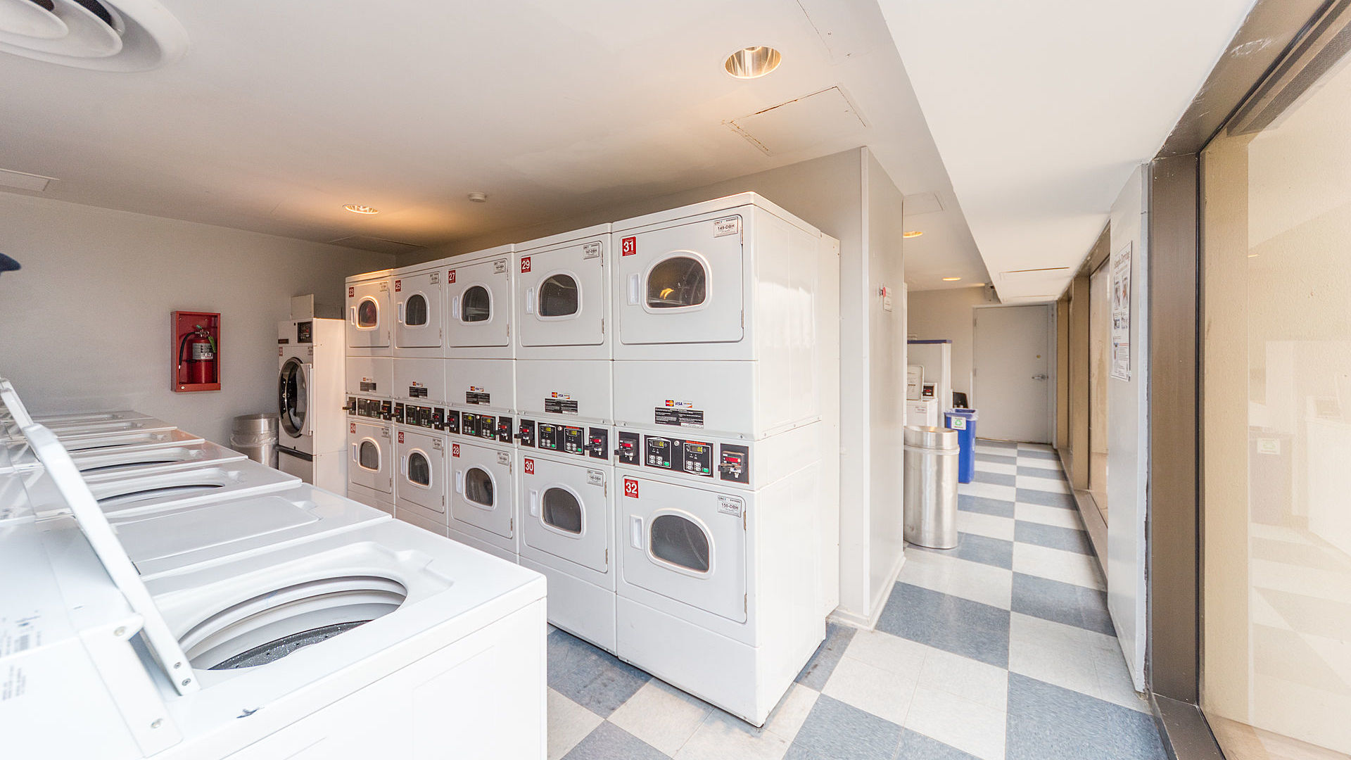 4343 N CLARENDON Avenue Unit: 1711