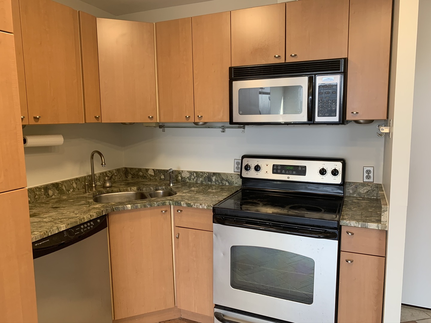 4343 N CLARENDON Avenue Unit: 1711