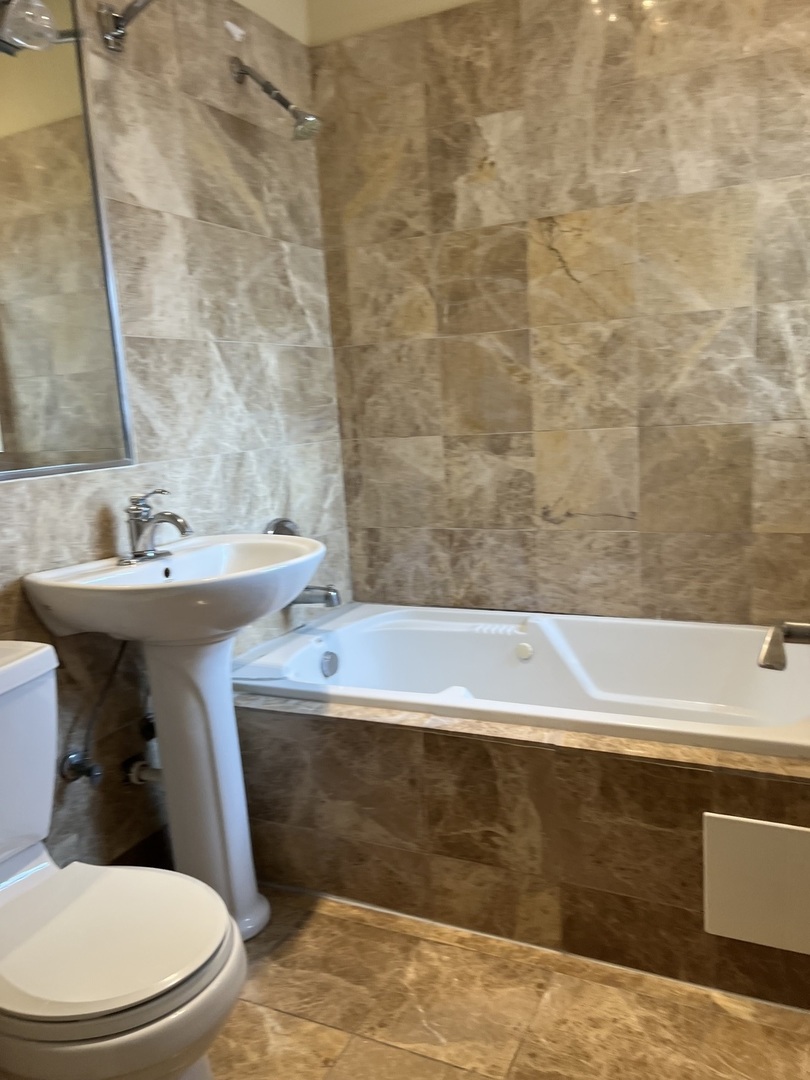 4159 W Fullerton Avenue Unit: 3