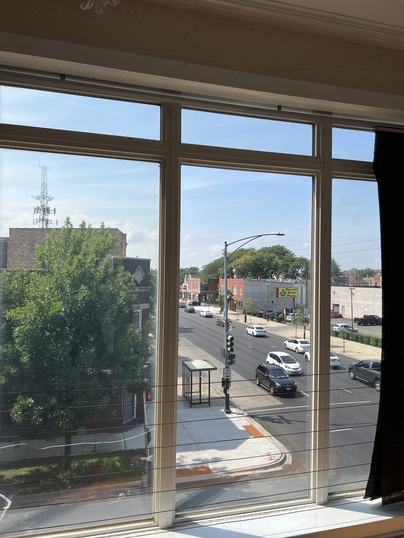 4159 W Fullerton Avenue Unit: 3