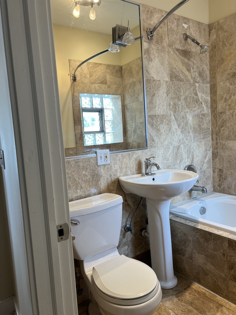 4159 W Fullerton Avenue Unit: 3