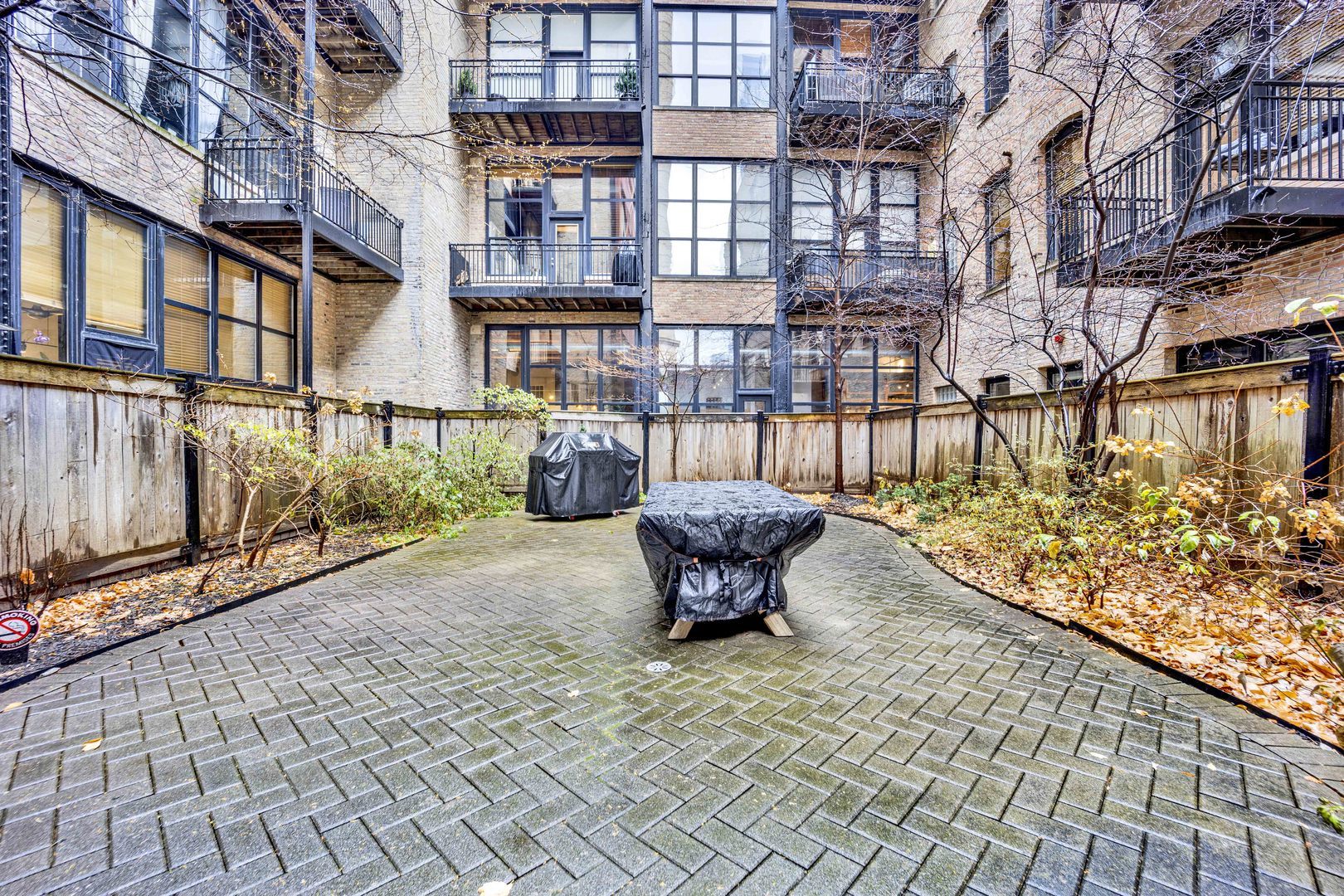 226 N Clinton Street Unit: 723