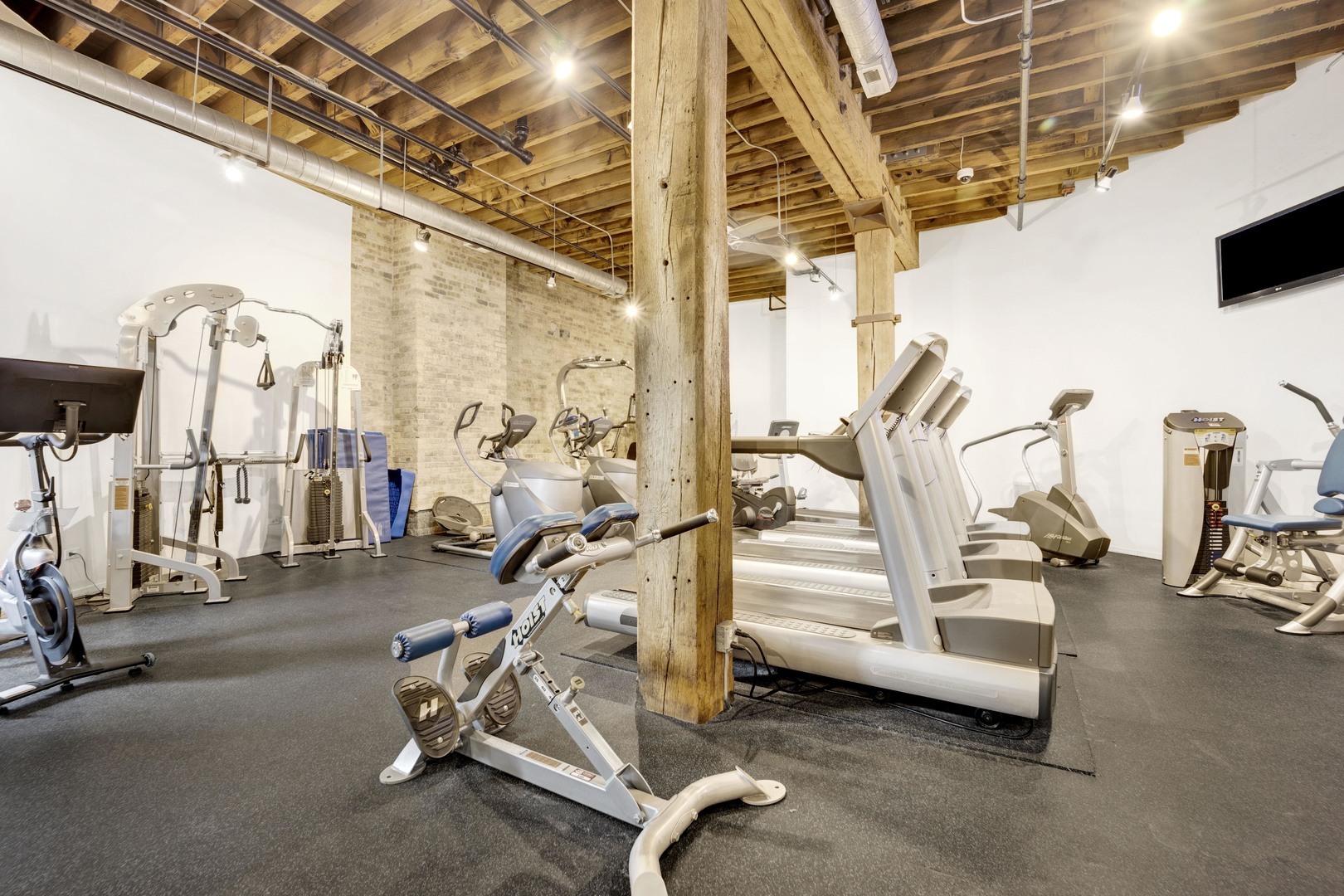 226 N Clinton Street Unit: 723