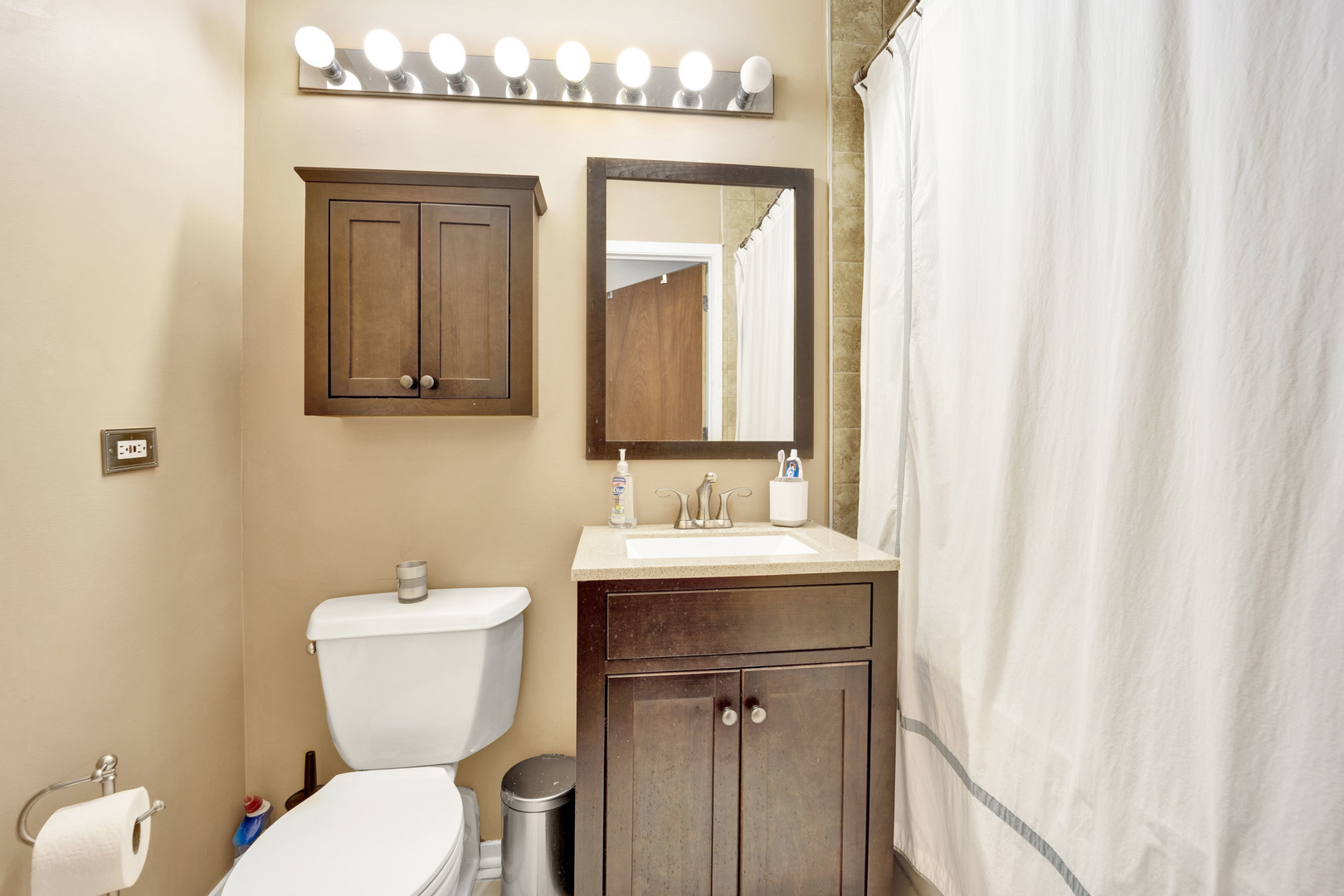 226 N Clinton Street Unit: 723