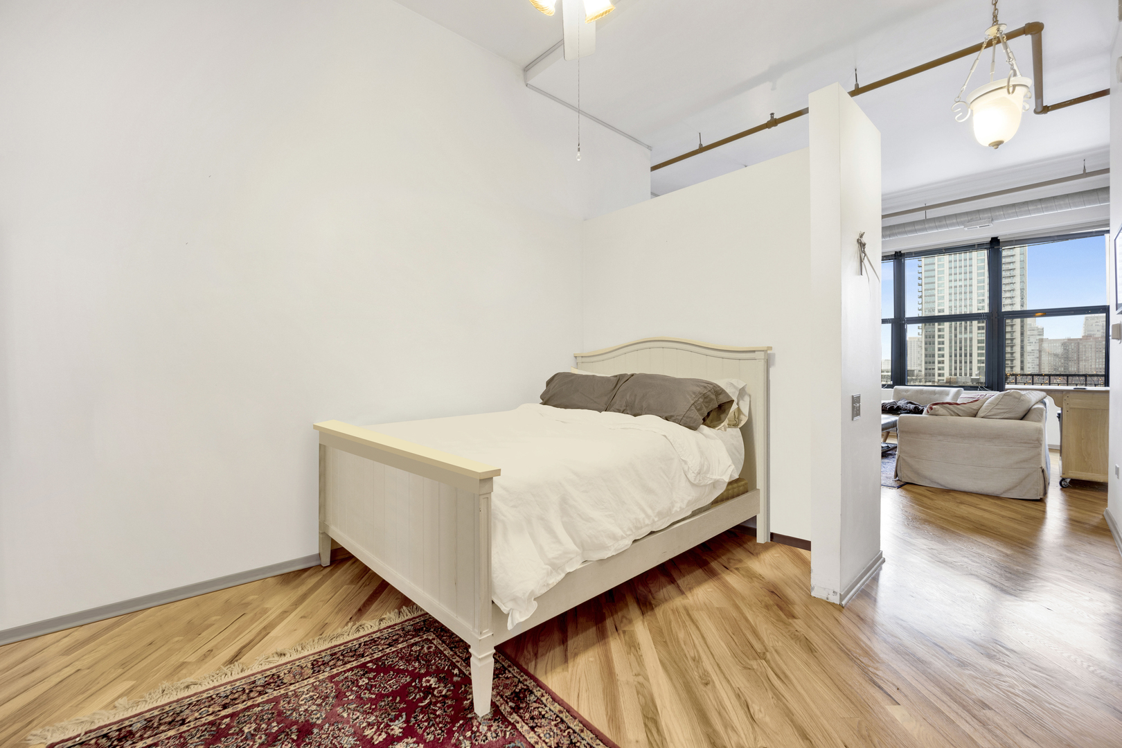 226 N Clinton Street Unit: 723