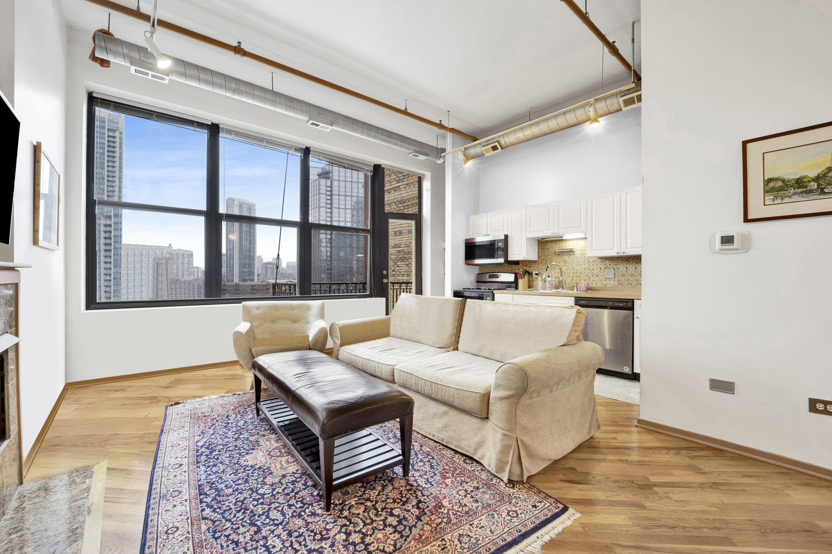 226 N Clinton Street Unit: 723