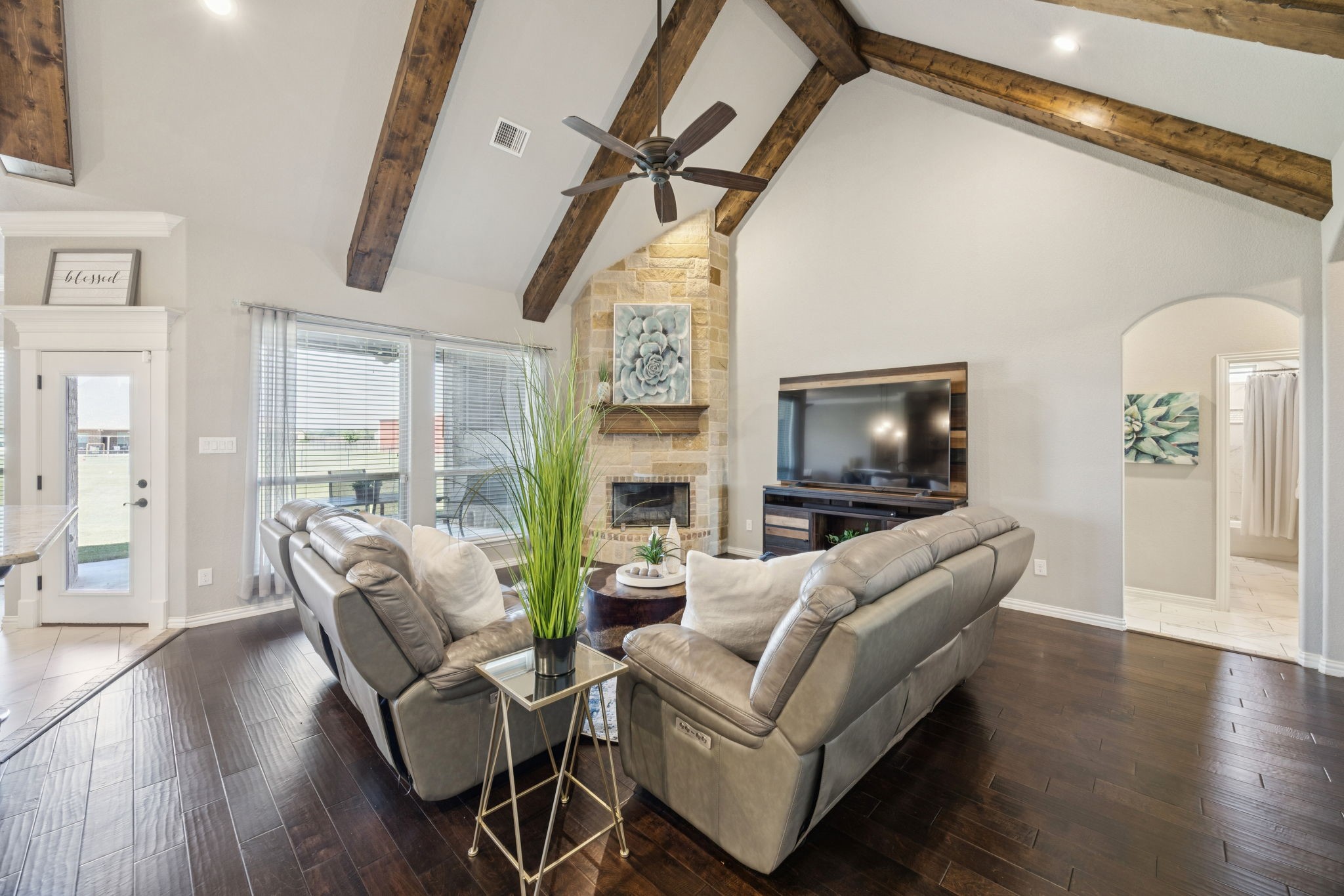 1020 Jesse James Lane