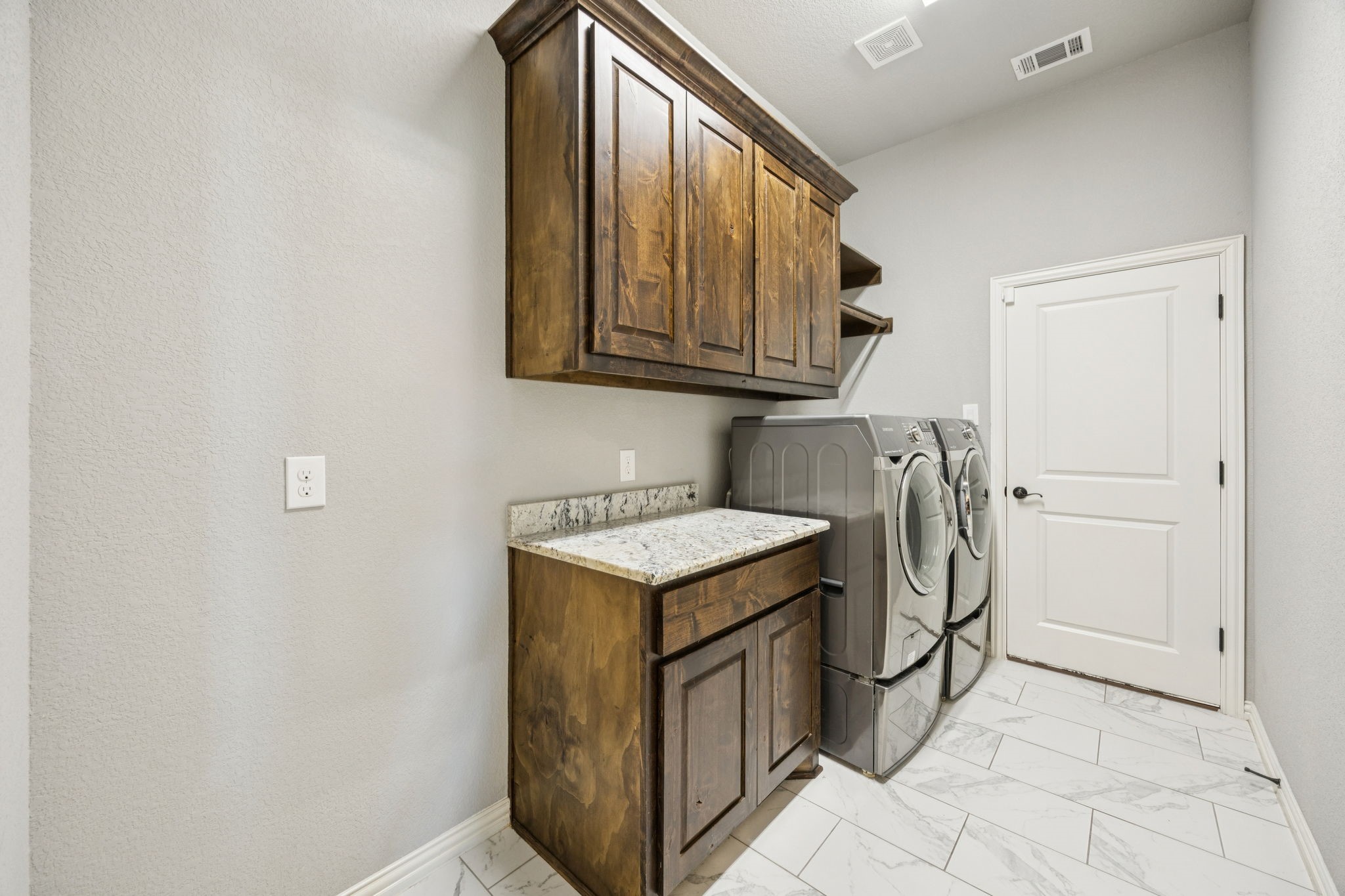 1020 Jesse James Lane