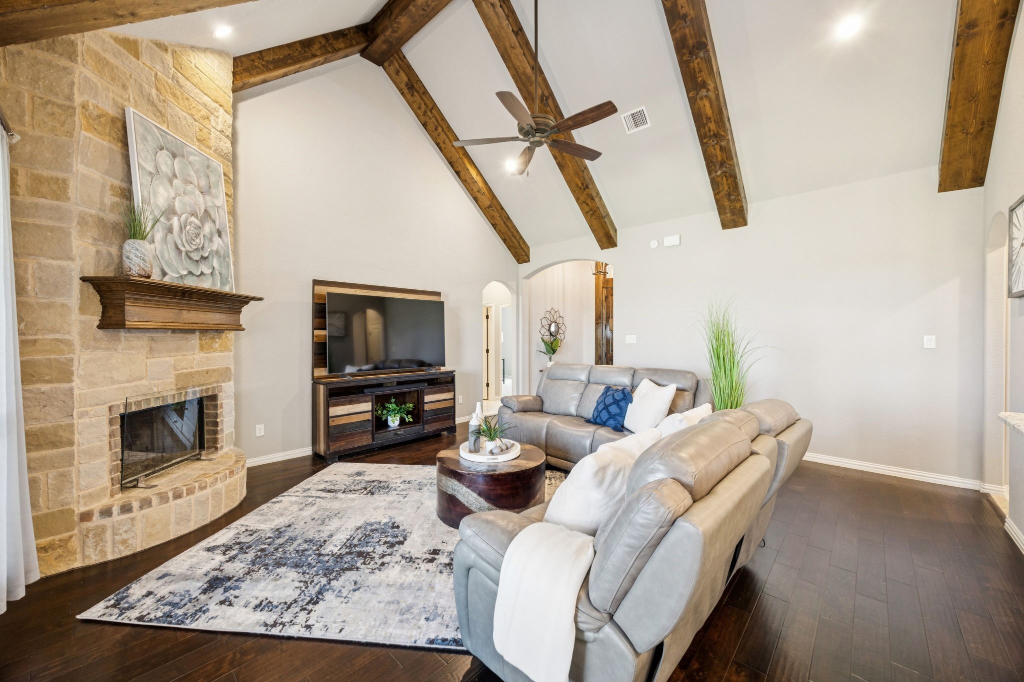 1020 Jesse James Lane