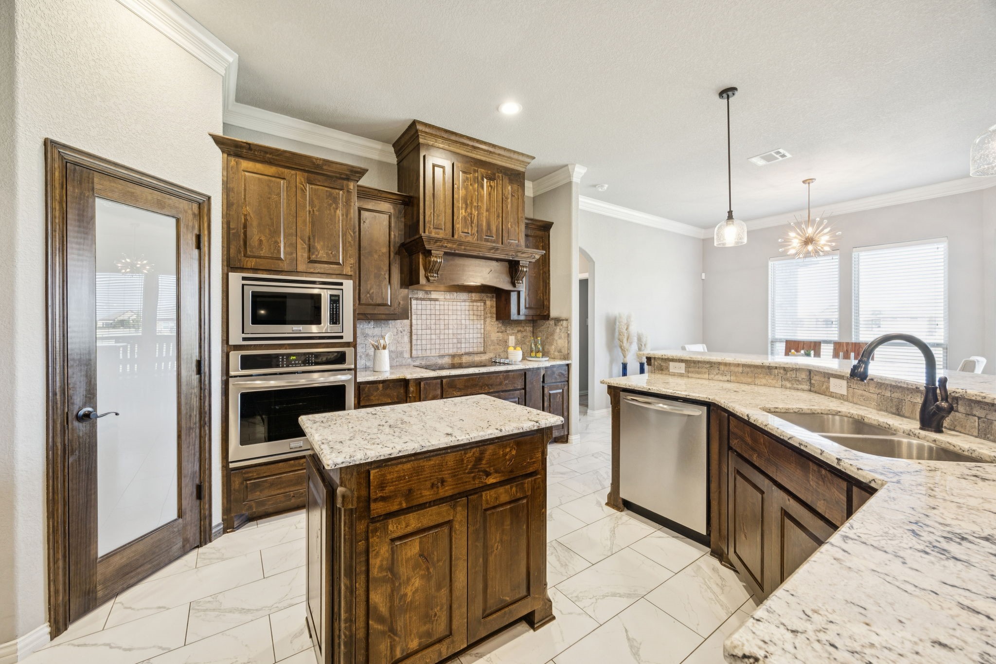 1020 Jesse James Lane