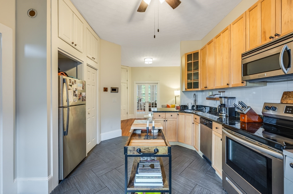 805 E 4th St # 2