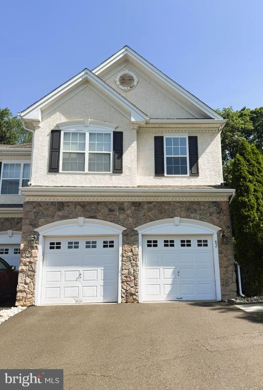 82 BRECKNOCK COURT