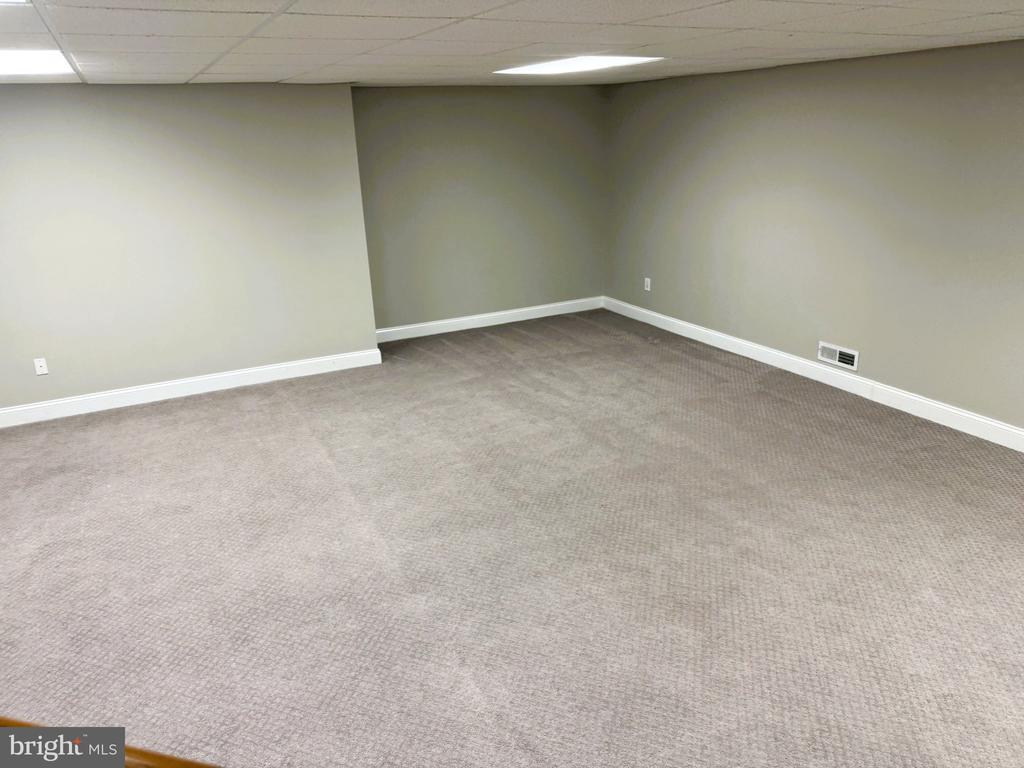 82 BRECKNOCK COURT